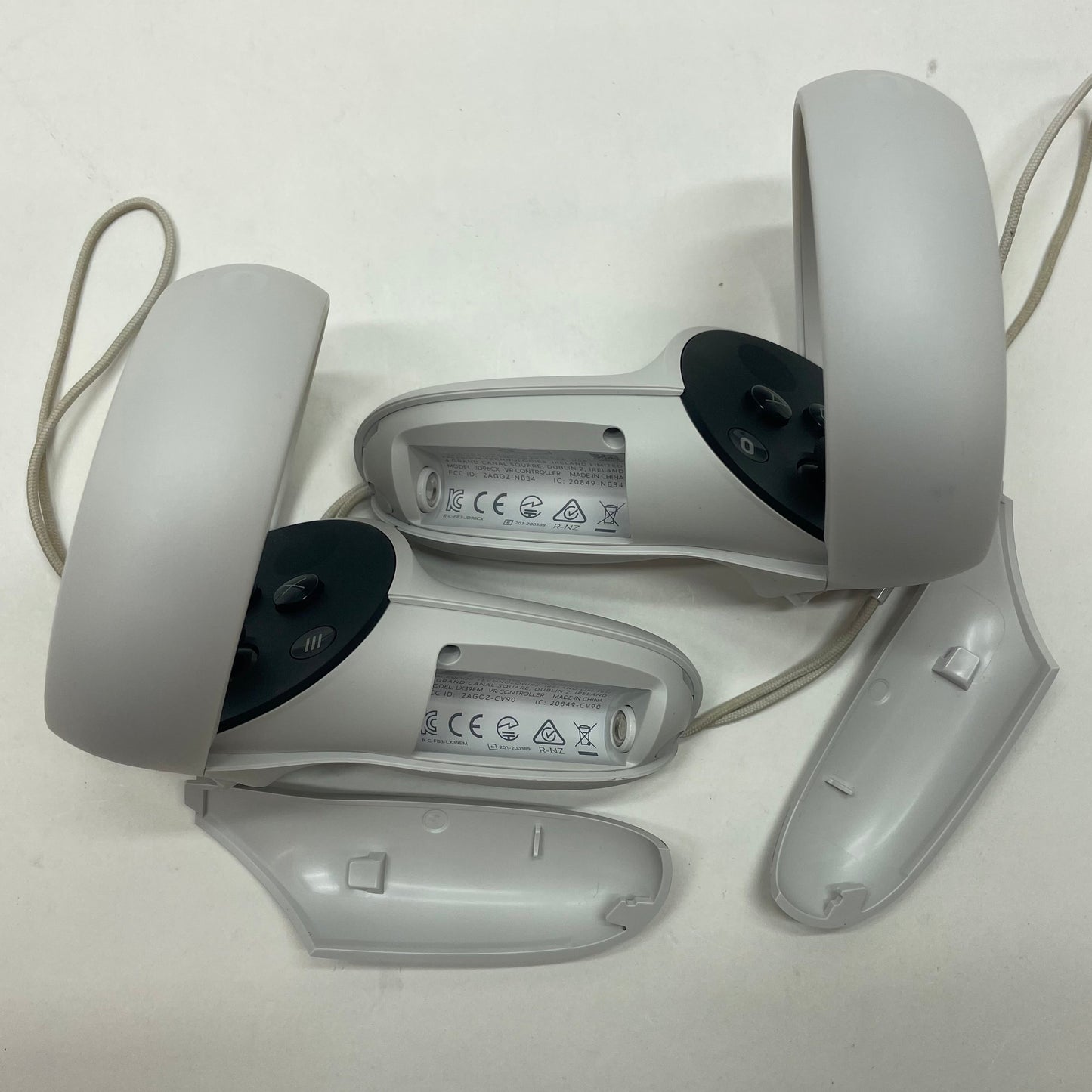 Oculus Quest 2 64GB Standalone All-in-One VR Headset KW49CM